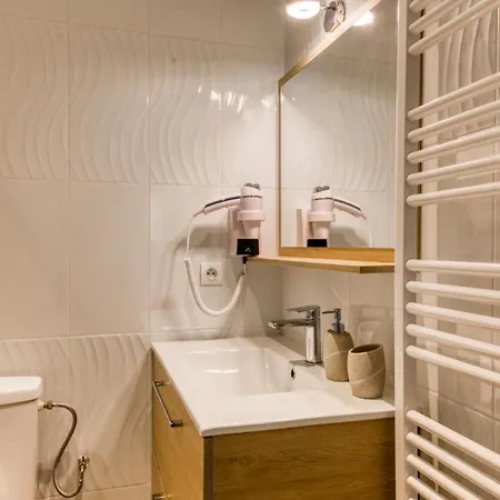 Casa Marina Hostel Antibes