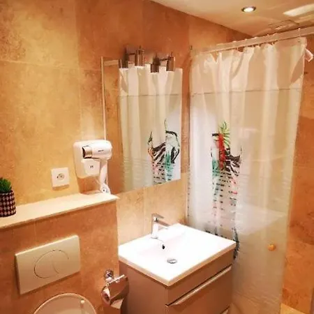 Hostel Casa Marina Antibes